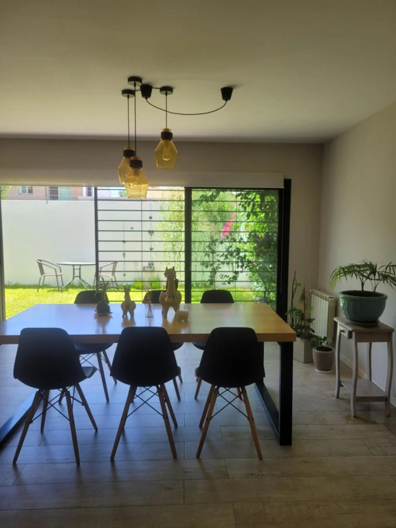 Hermoso y amplio duplex de categoría, excelente ubicacion, zona residencial