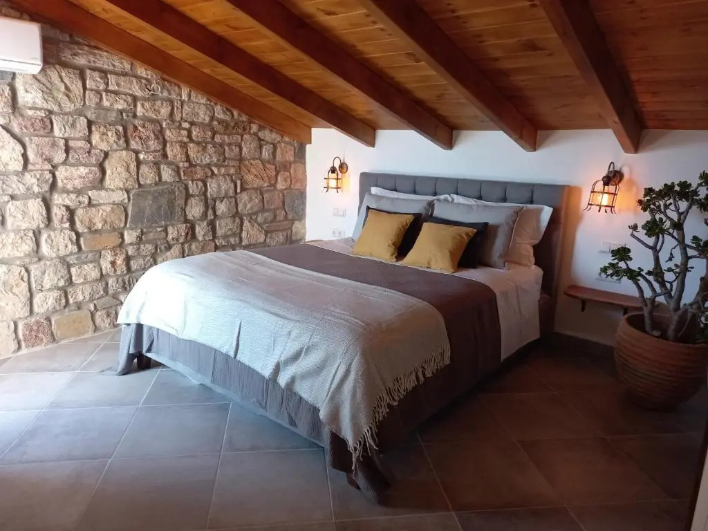 Koroni Stone House, fully equipped studios by the sea