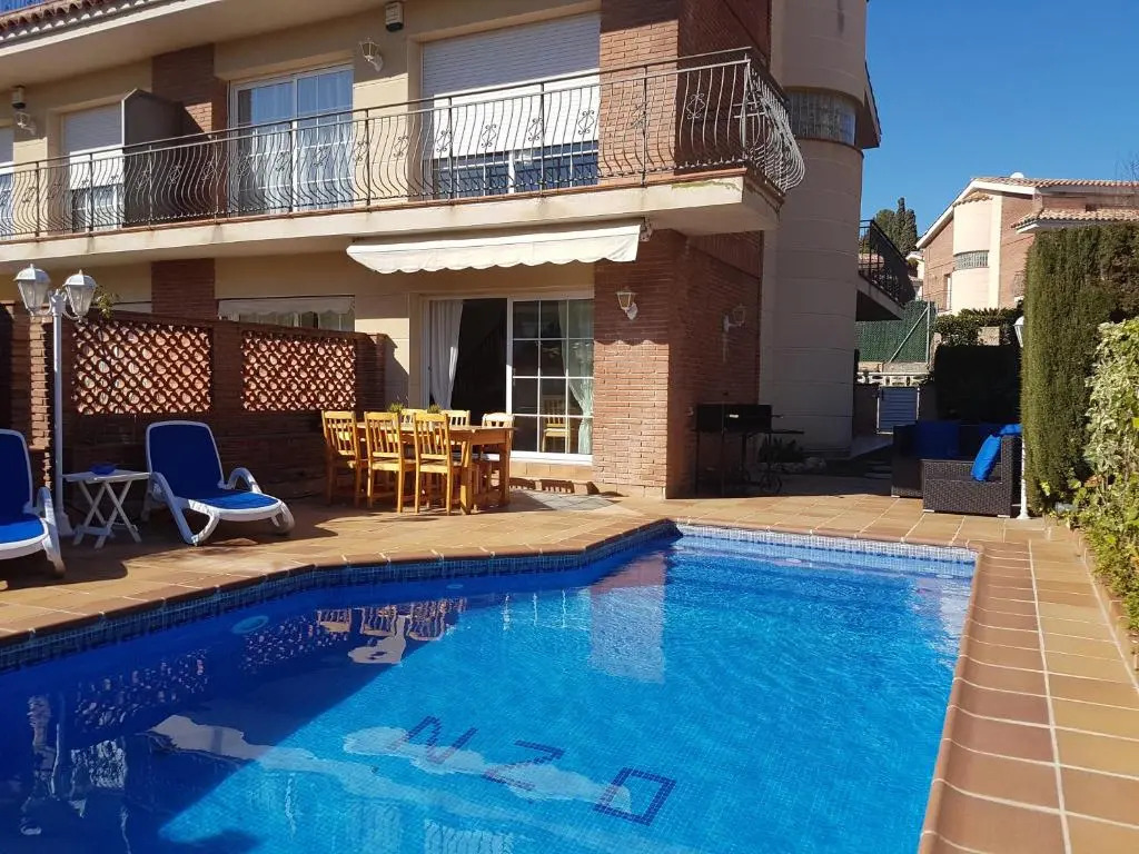 Casa con piscina en costa Barcelona