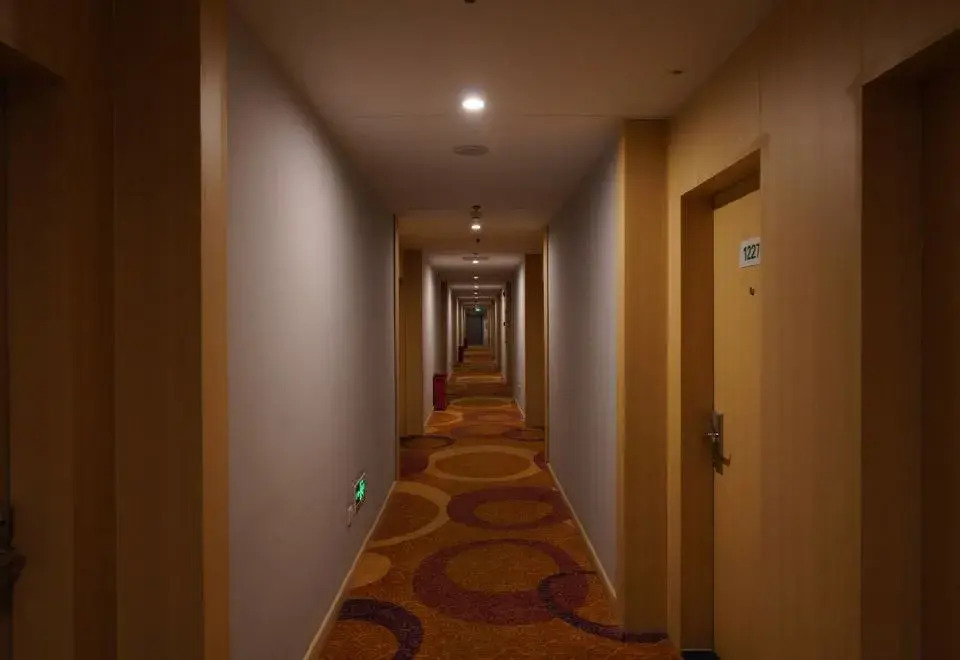 Motel 168 (Beijing Lishuiqiao Metro Station)