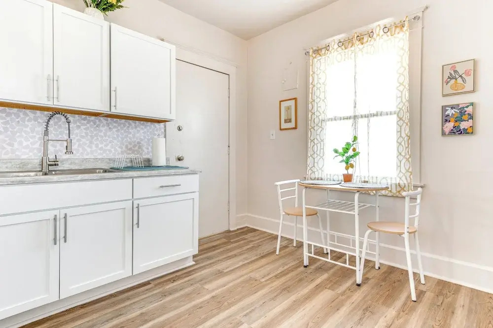 3 Mi to Dtwn Indy: Pet-friendly Home w/ Backyard!