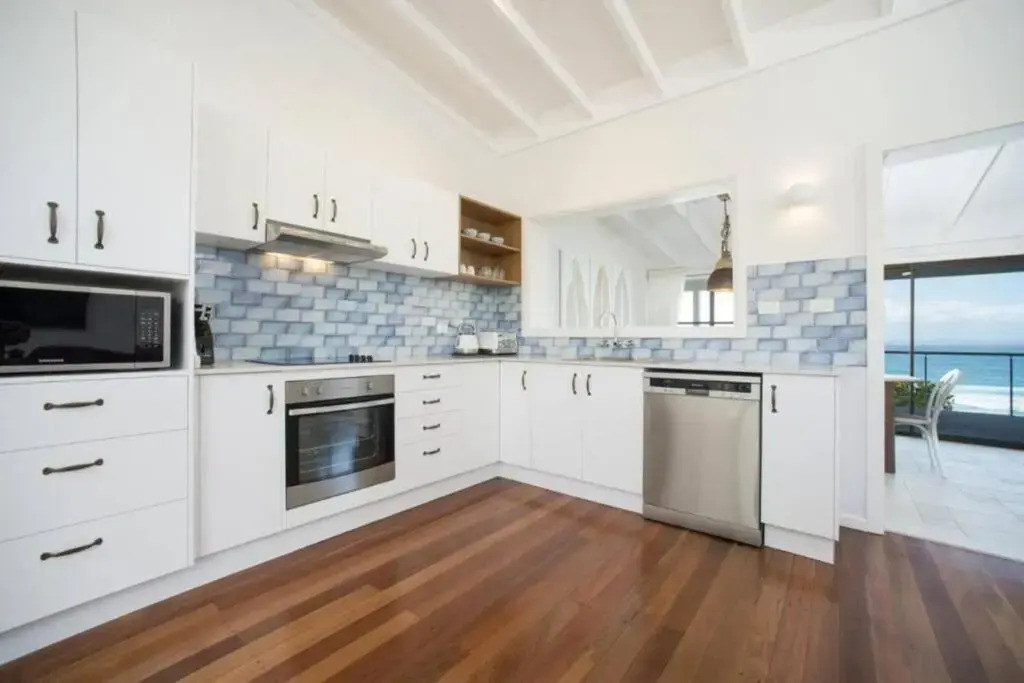 Fuller Holidays - Jane's on Wategos Unit 2, 37 Marine Pde-2 Bed Villa