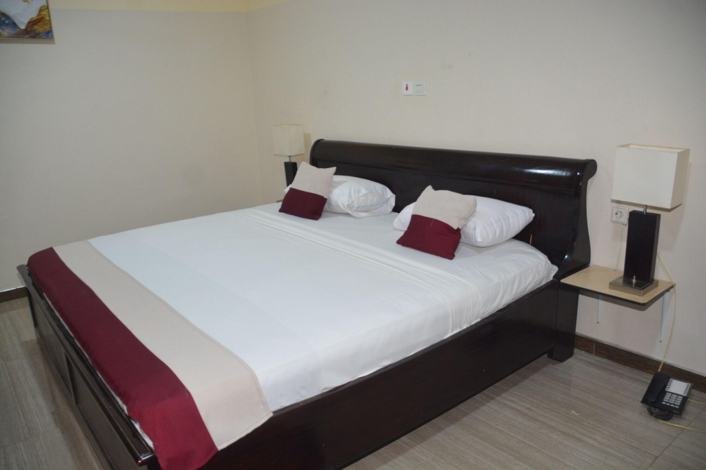 Royal Lee's Hotel