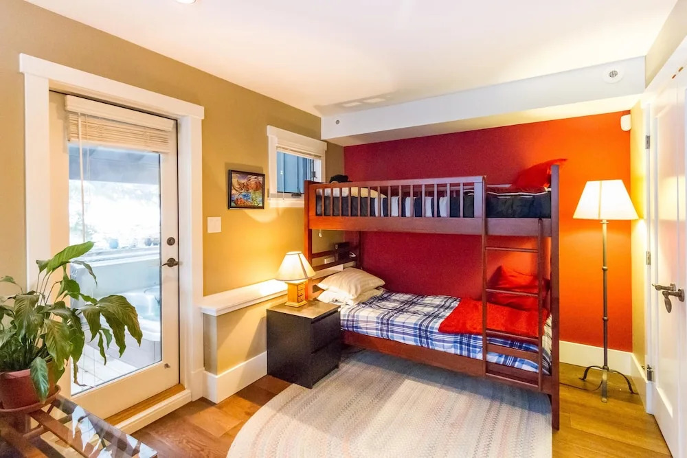 Spacious Town Home with Private Hot Tub