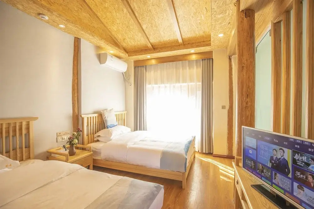 Wolong Inn