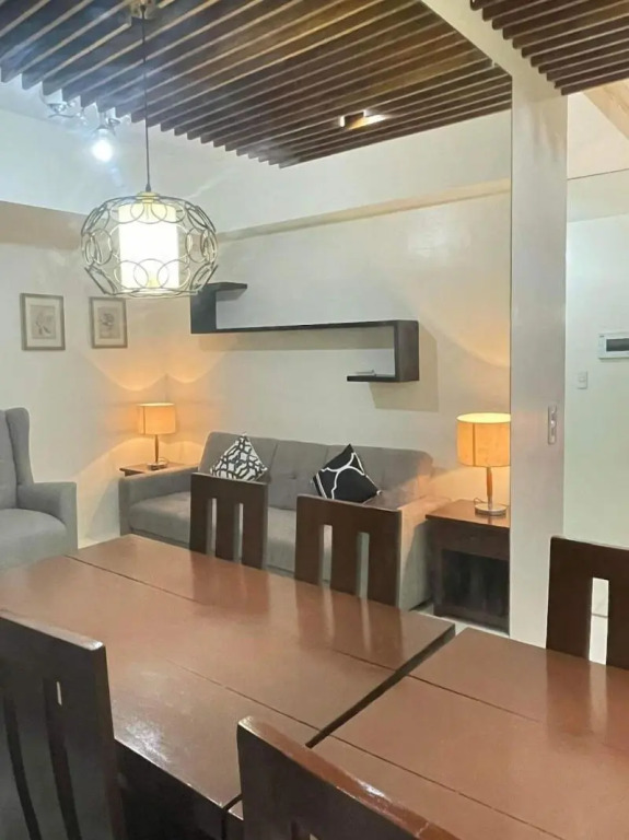 Henrys Newport Deluxe Condotel