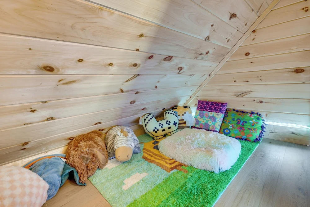 Handcrafted Tiny Home, Near Dtwn Boone
