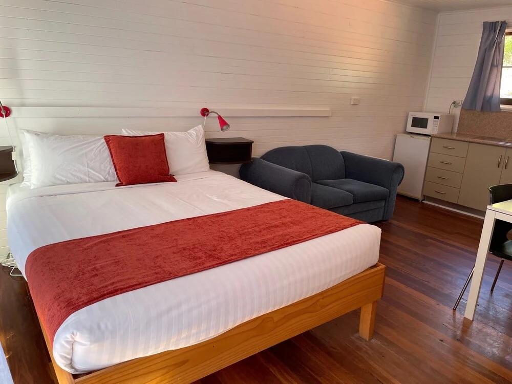 Seaview Holiday Park and  Hostel