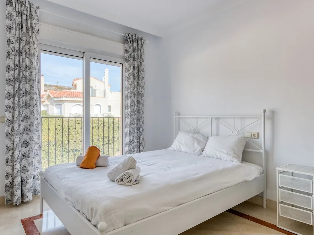 Peaceful Holiday Home in Sitio de Calahonda With Garden