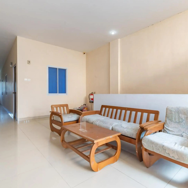 RedDoorz Plus near Kepri Mall
