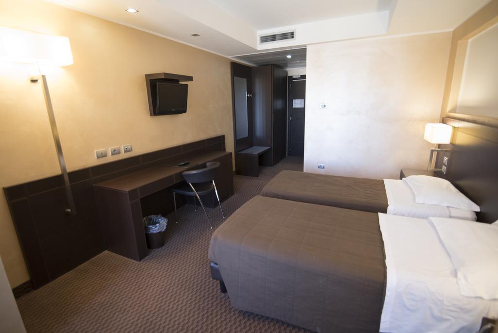 E Hotel