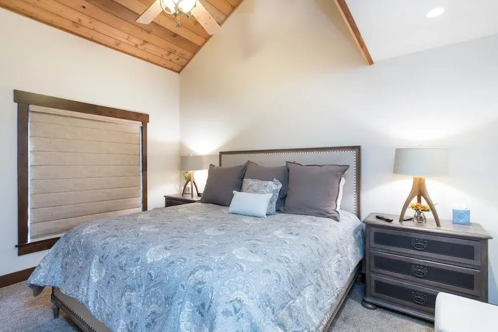 Ridgepoint at Deer Valley Resort - Three Bedroom Condo with Hot Tub #126 3 Condo