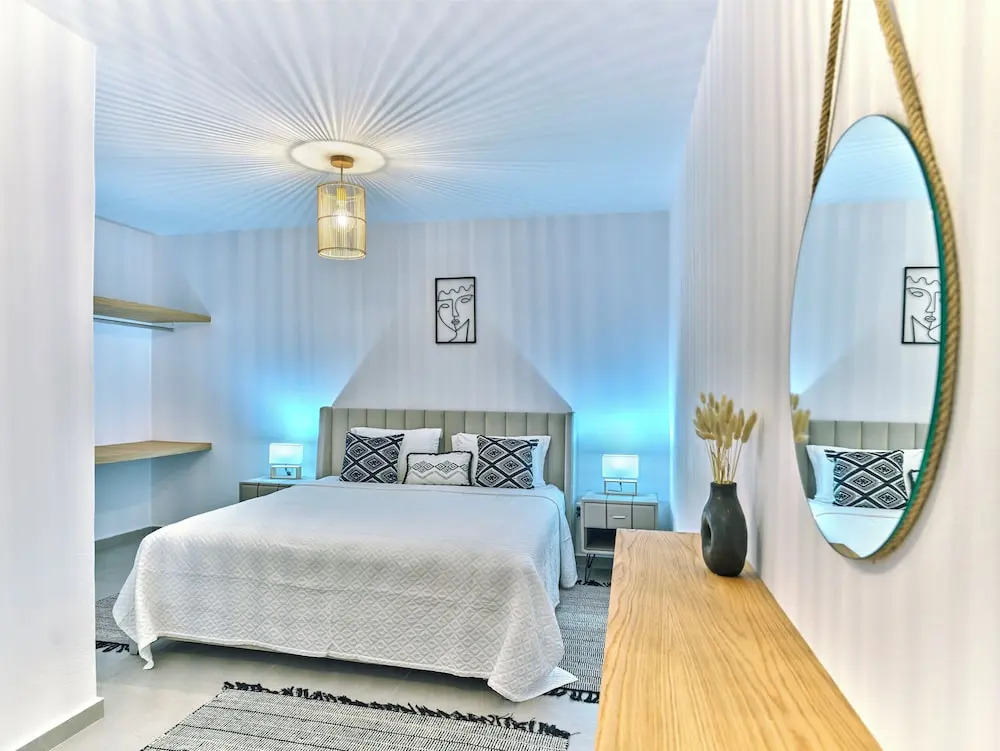 Paros Gem