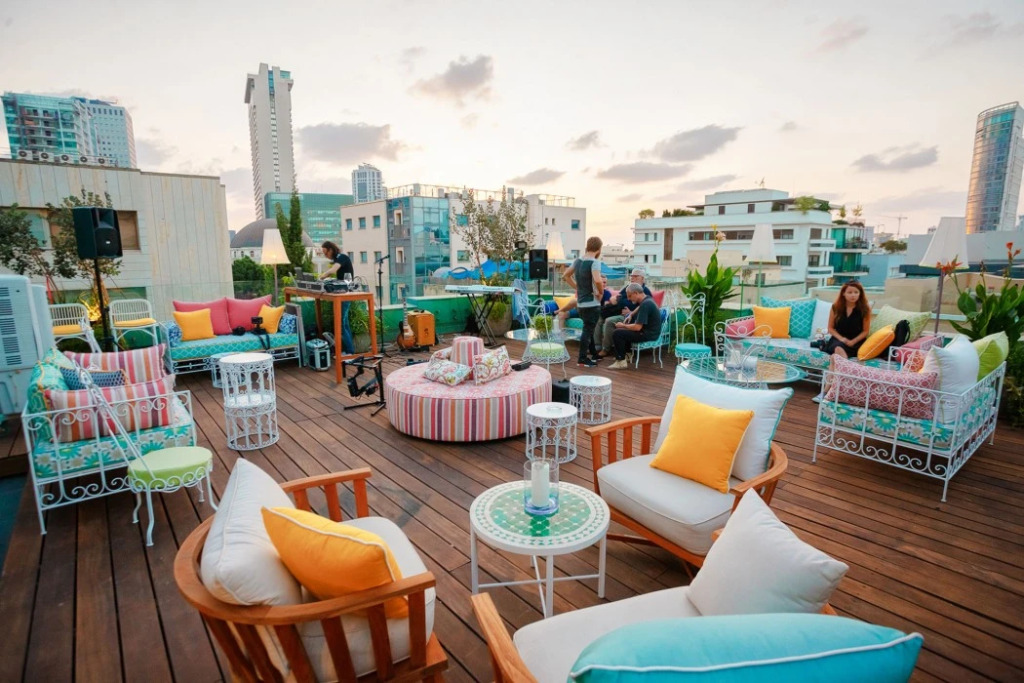 The Alma Hotel and Lounge 
