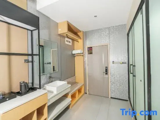 Hejia Smart Hotel (Ledong Commercial Pedestrian Street)