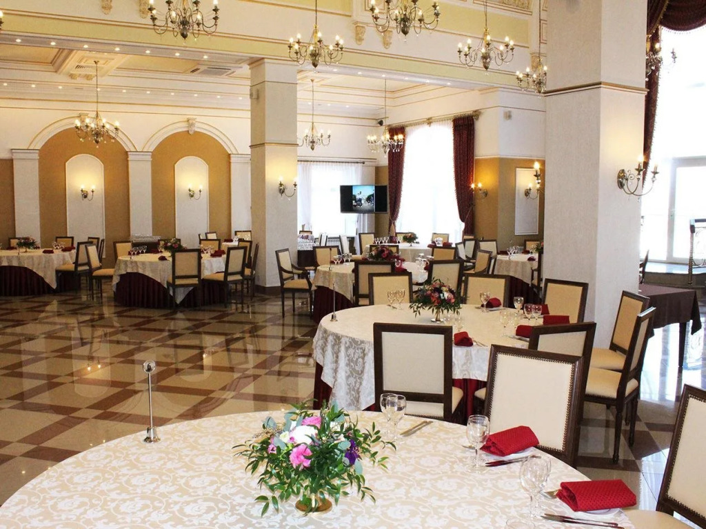 Riviera Hotel