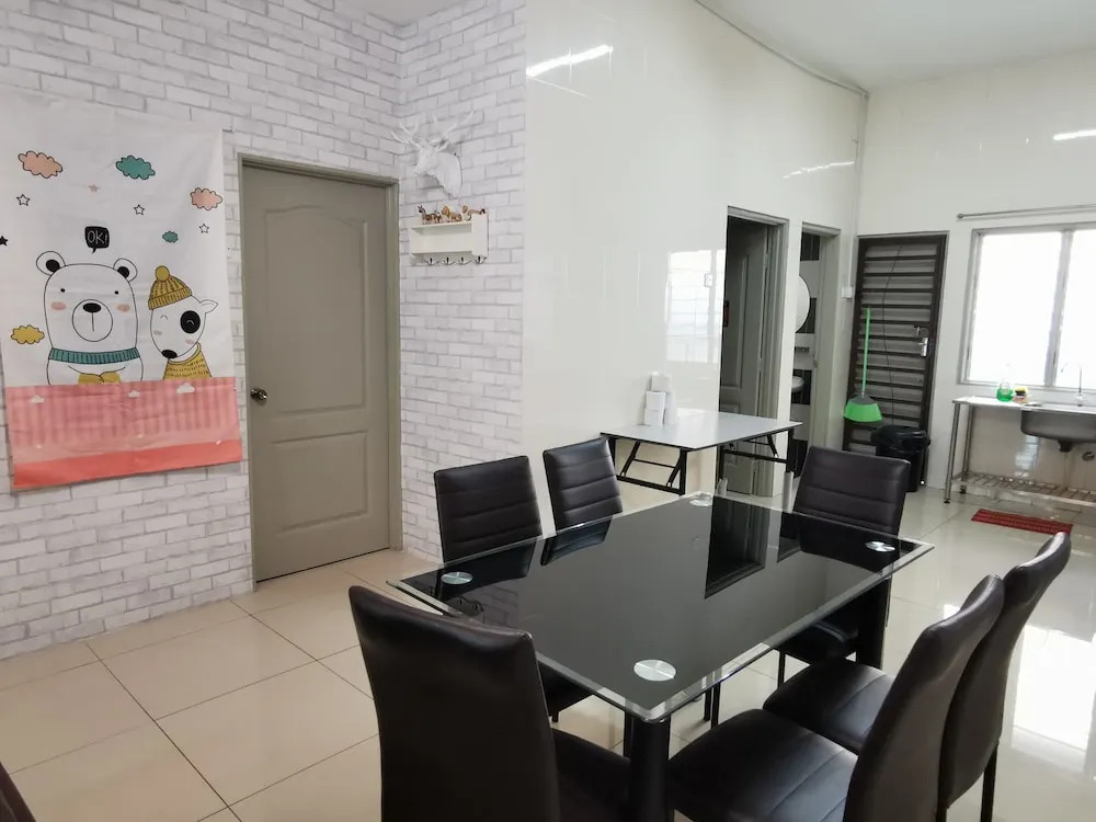The Woodz Homestay - 2 Storey House
