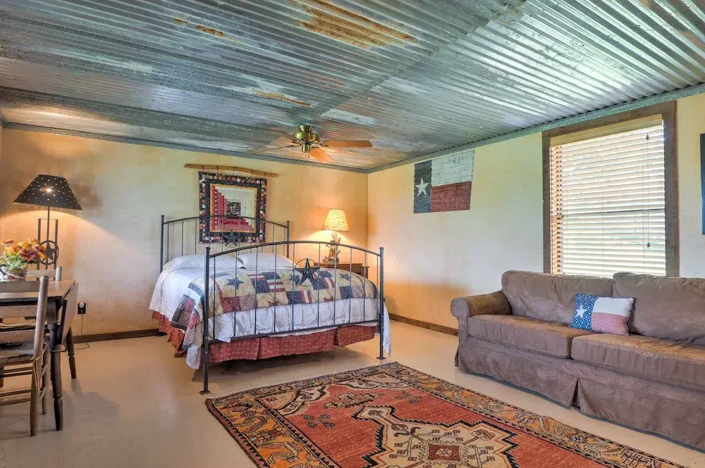 Charming Carmine Studio w/ Pond On 60-acre Farm!