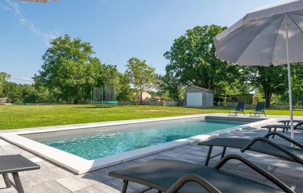 Gorgeous Home In Nedescina
