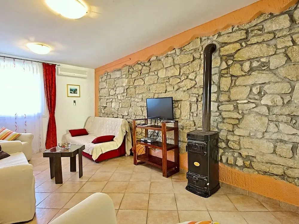 Rustic Villa in Žbandaj With Private Swimming Pool