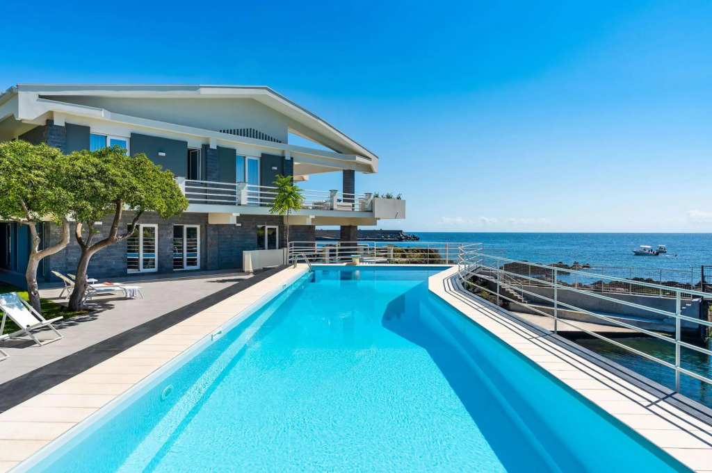 Luxury Seafront Villa Private Pool at just 20 mt from the Sea-VILLA DEL FARO