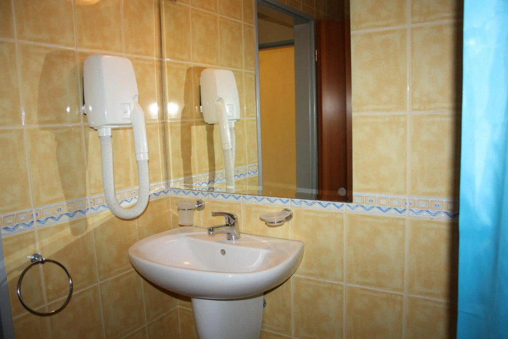 Paradise Hotel & Relax Center