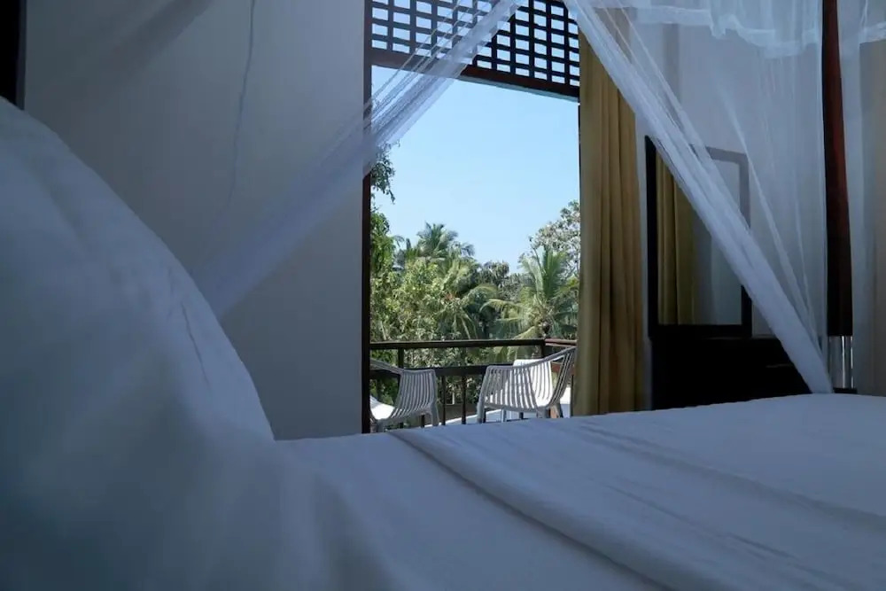 The villa has 6 bedrooms, 1 bathroom, a flat-screen Tv with satellite channels,