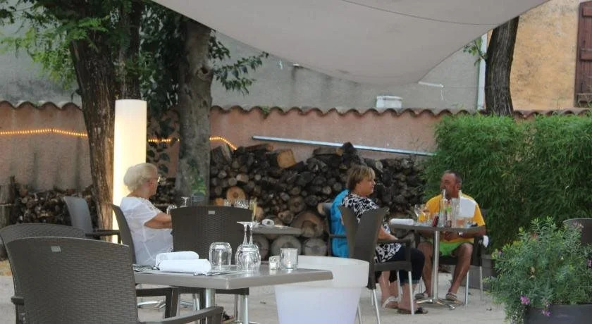 Le Clos Des Acacias