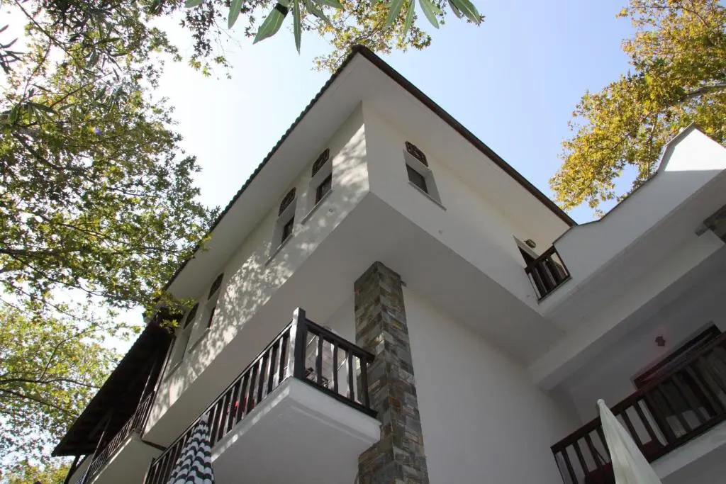 PLATANOFYLLA Family Apartment No6