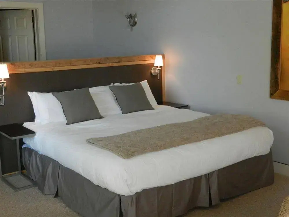 Ten Acres Lodge