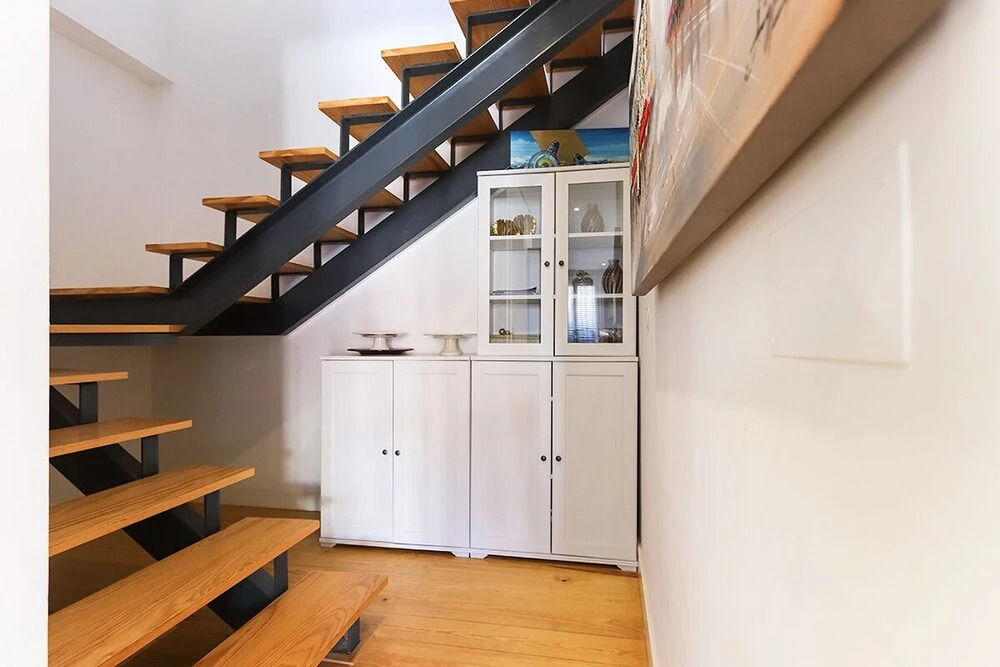 JOIVY Bold & classy 2BR home w/balcony in Baixa, moments from shopping streets