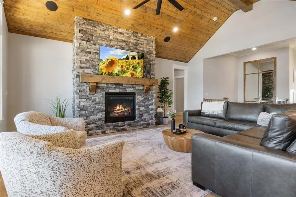 Accessible Lakeside Luxury at the 45mm w/ Private Dock, Sunset Views & More