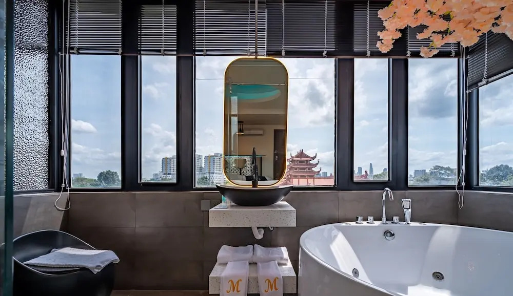 Midas Hotel