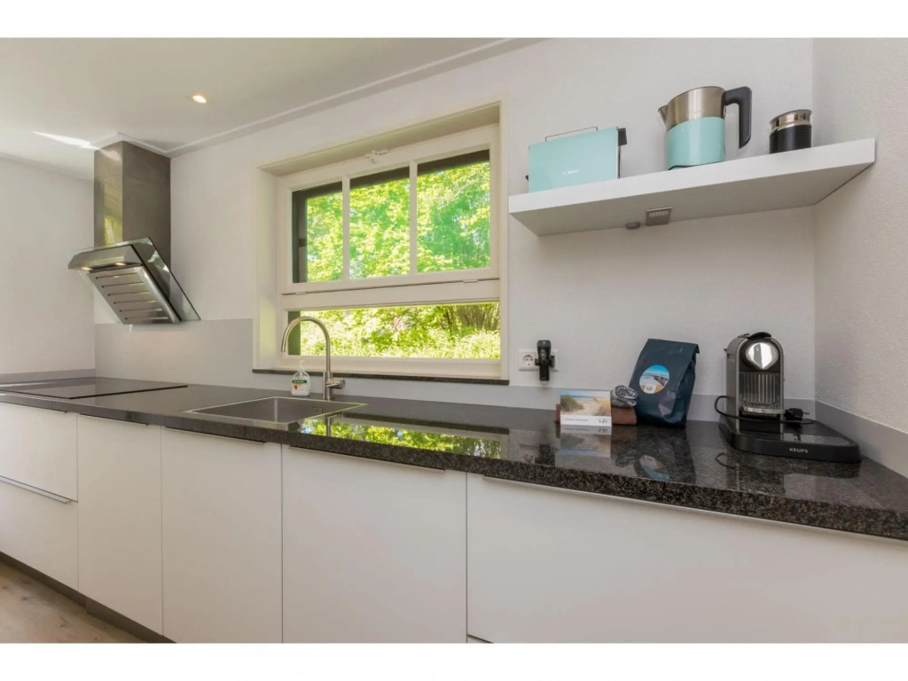 Appealing holiday home in Vrouwenpolder with garden