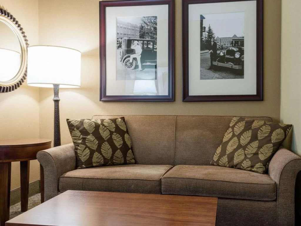 Russell Inn and Suites
