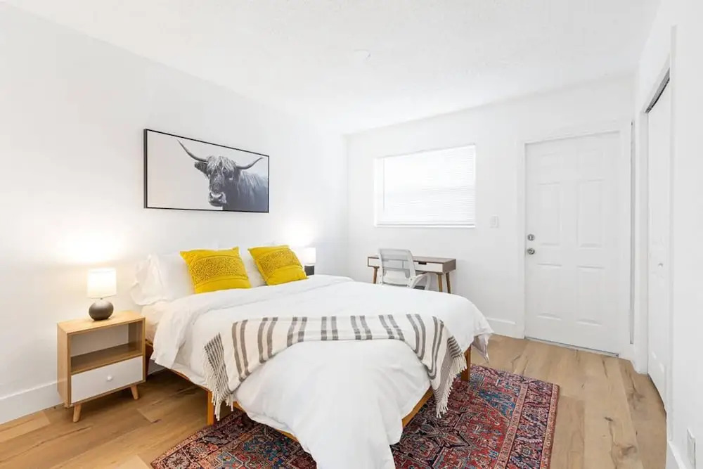 Musicians Lounge - 2 BR With Parking Asssigned