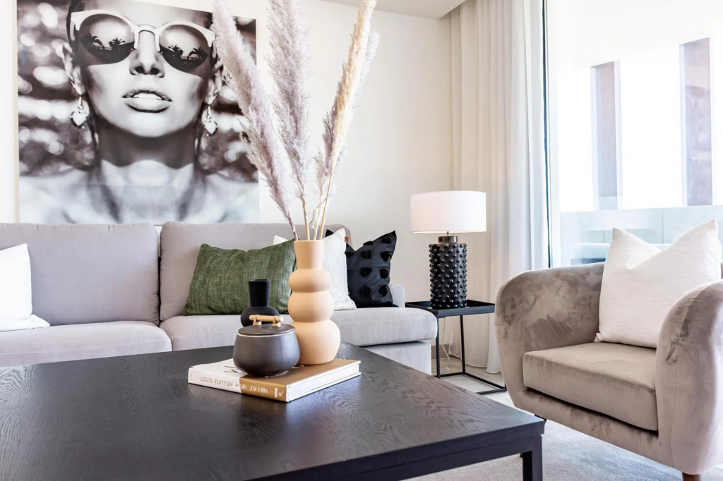 INF3- Luxury apartment close to all amenities.