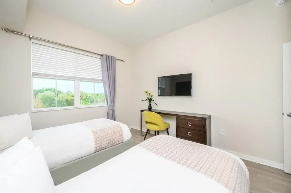 New Modern Vista Cay Reserve Condo - 5006