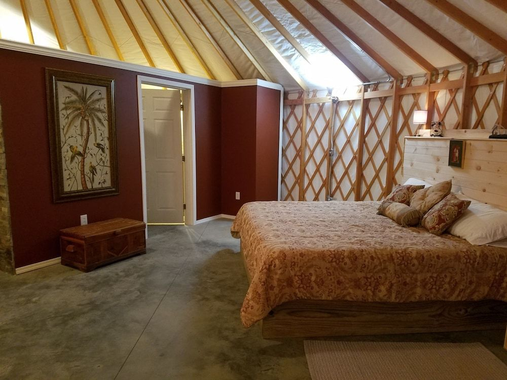 Yale Manor B&B & Yurt Glamping