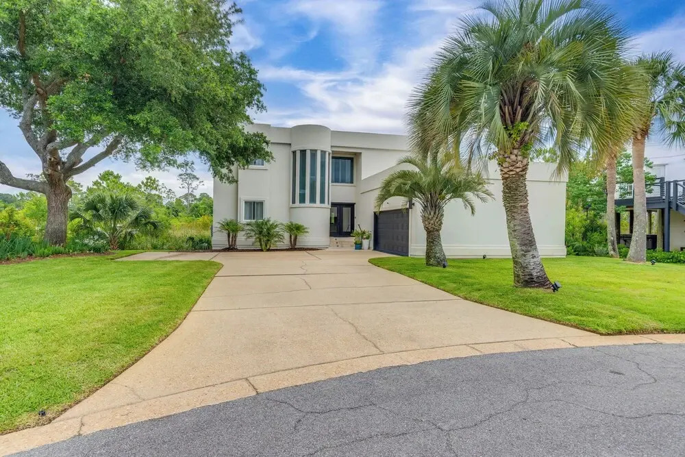 Luxe Gulf Breeze Home w/ Patios - 4 Mi to Beaches!