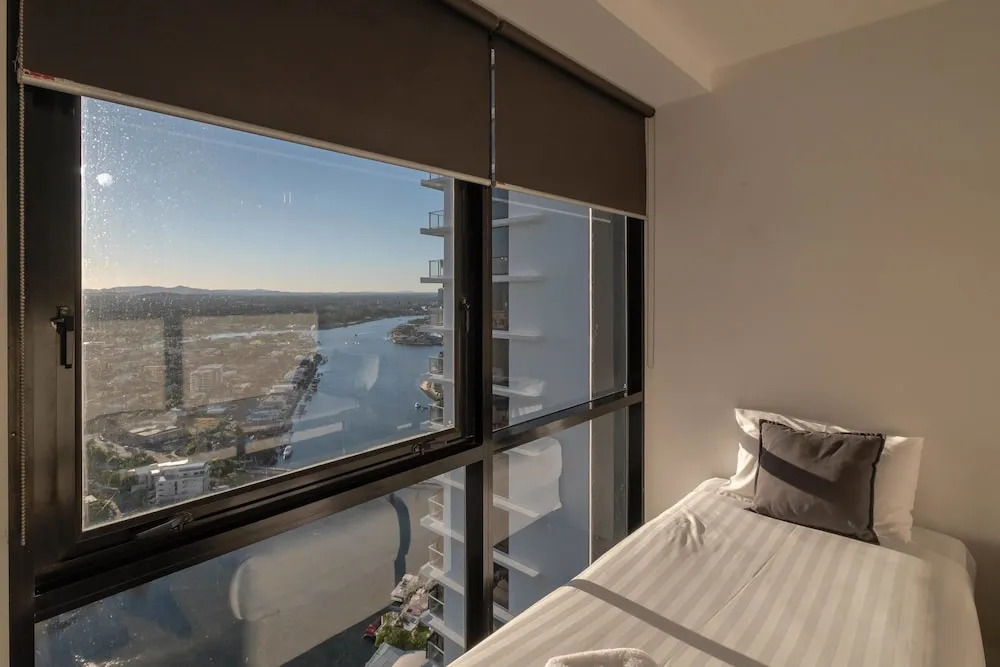 Circle on Cavill Apartments - Hosted by Wow Stay - No Parking Included
