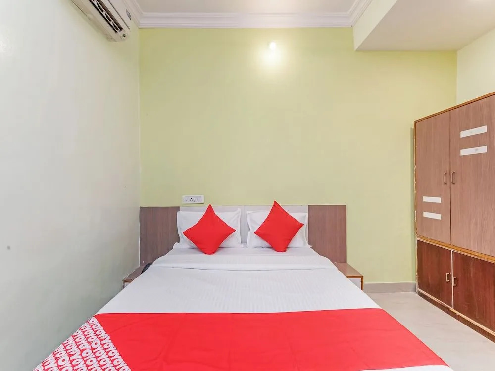 OYO 22817 Hotel Dream Line
