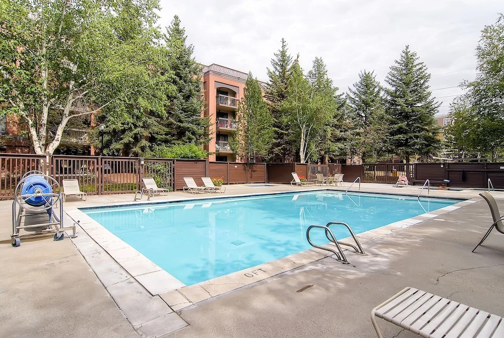 Park Station 227 & 229 5 Bedroom Condo by RedAwning