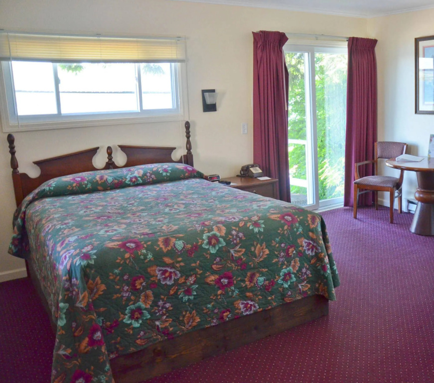 Lake View Motel