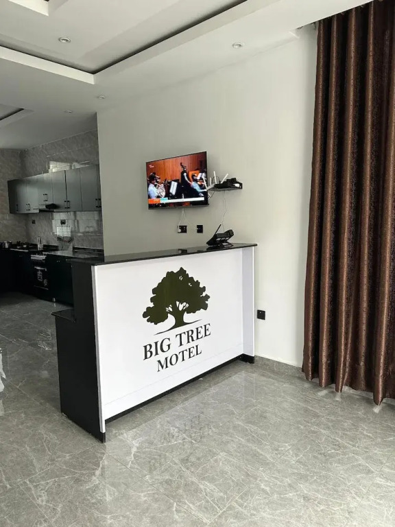 Big Tree Motel