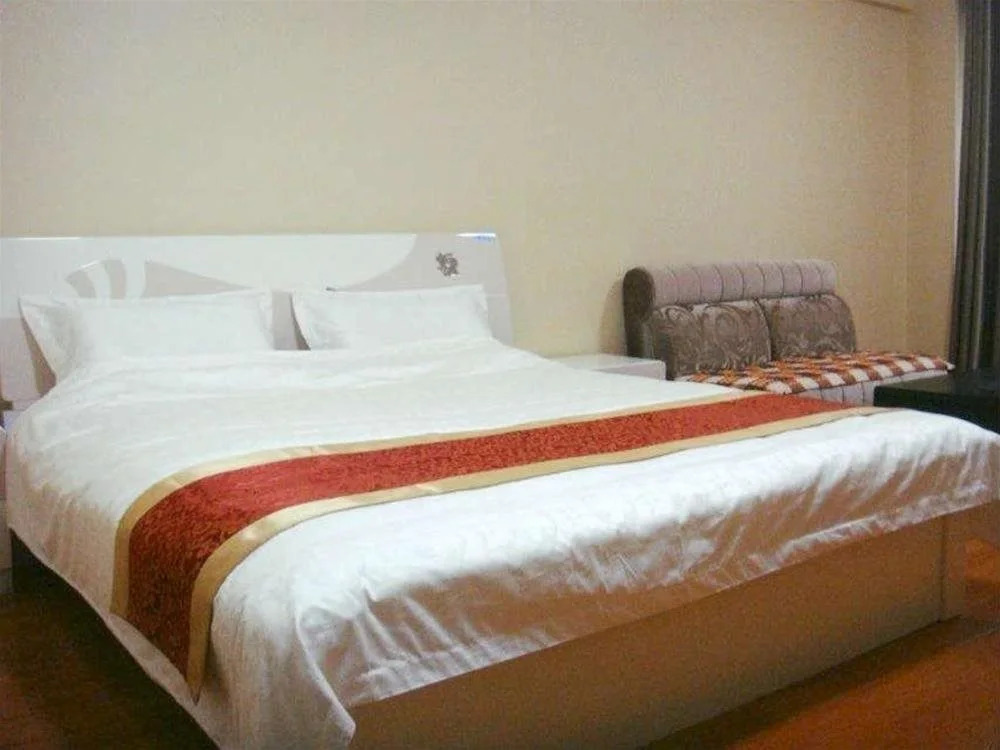 Sunshine Theme Apartment