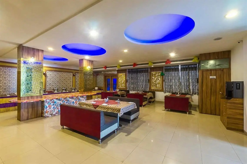 OYO 13414 Hotel Ambrosia