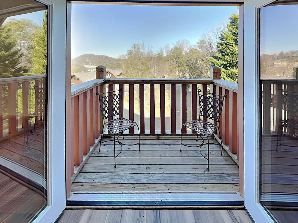 Peak View Paradise 3310