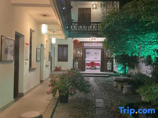 Huali Village Inn, Luxian County