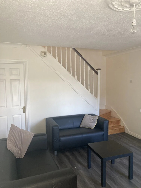 Entire Terraced two story redbrick house with parking in secluded cul de sac